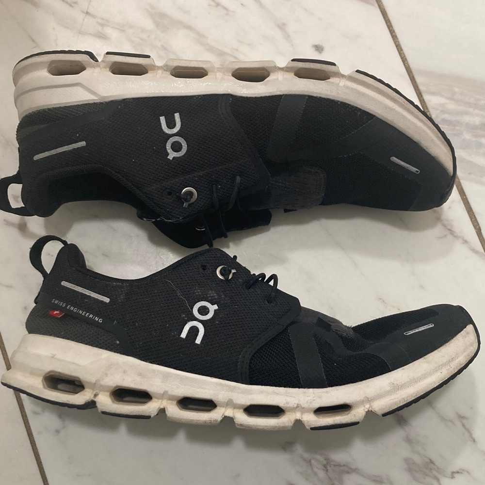 On Running Men's Black and Gray Athletic Shoes - Picture 7 of 16